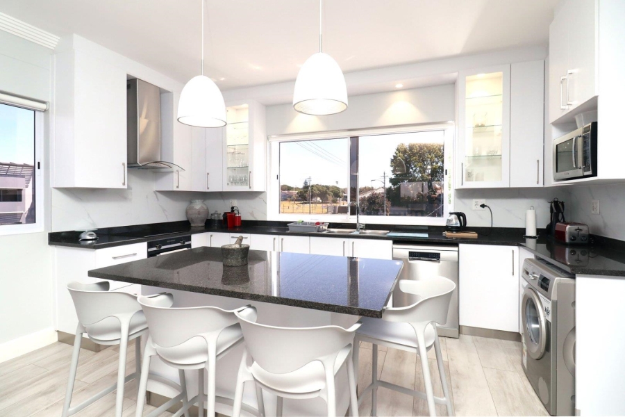 2 Bedroom Property for Sale in Oakdale Western Cape